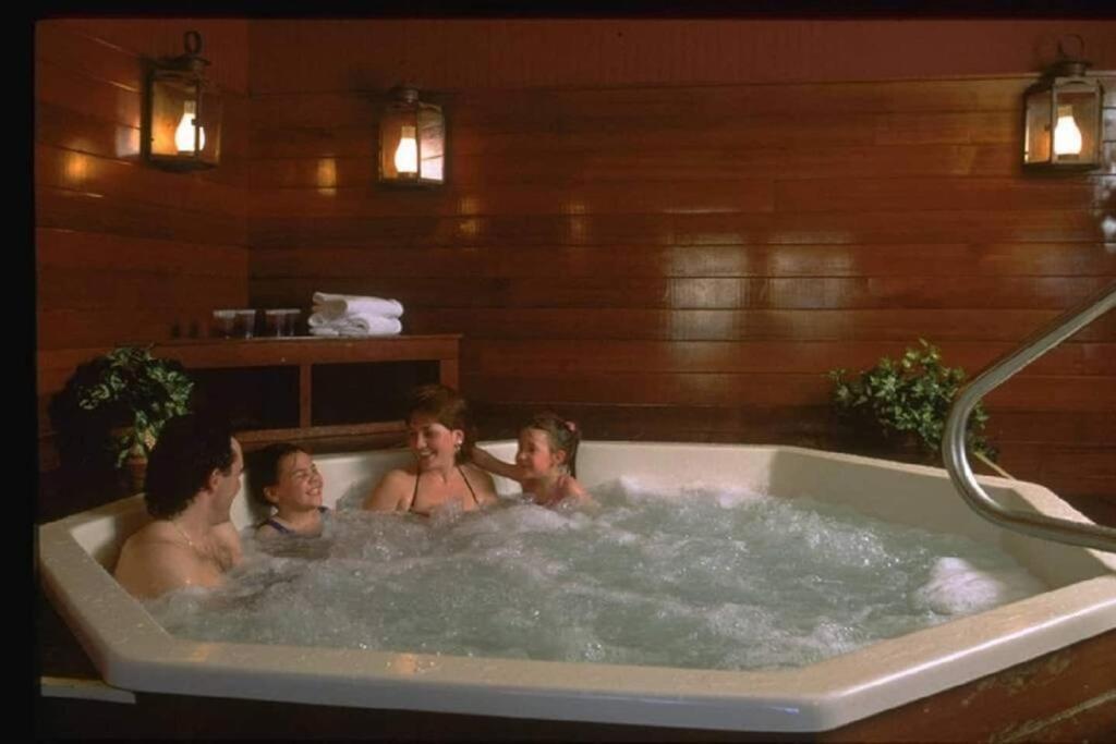 Deluxe Ski On Off 1Br Suite Sleeps 4 On Jiminy Mtn Hancock Εξωτερικό φωτογραφία