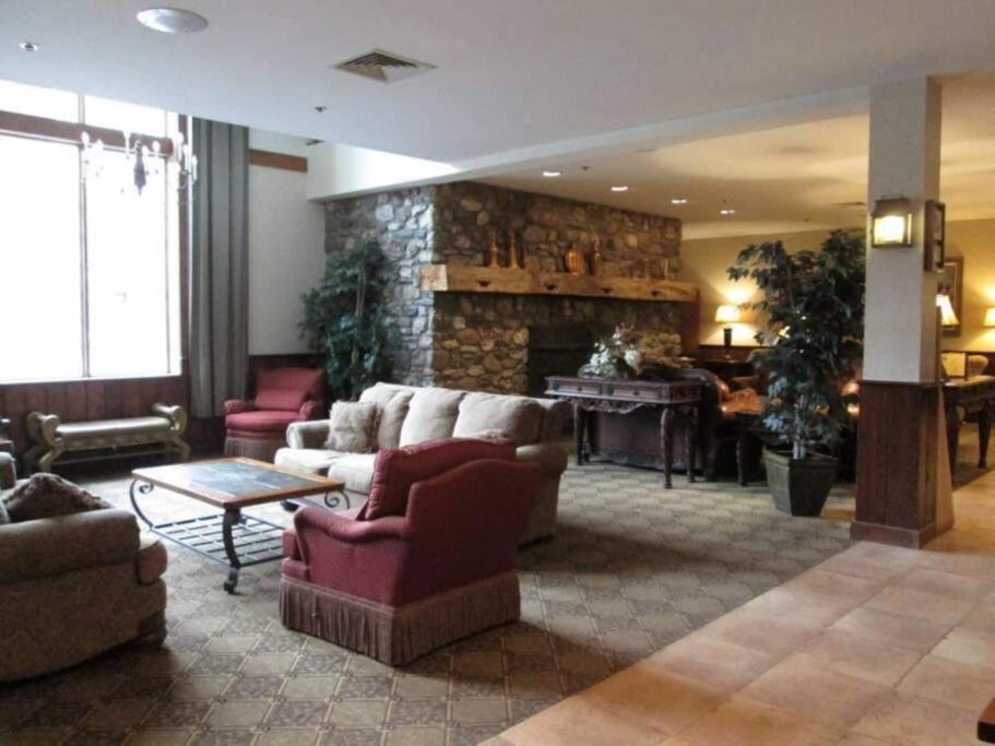 Deluxe Ski On Off 1Br Suite Sleeps 4 On Jiminy Mtn Hancock Εξωτερικό φωτογραφία