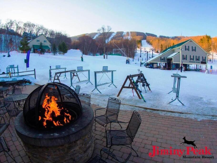 Deluxe Ski On Off 1Br Suite Sleeps 4 On Jiminy Mtn Hancock Εξωτερικό φωτογραφία