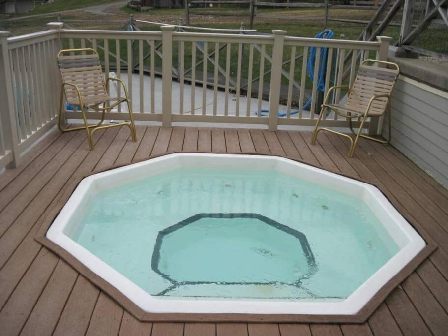 Deluxe Ski On Off 1Br Suite Sleeps 4 On Jiminy Mtn Hancock Εξωτερικό φωτογραφία